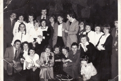 studniowka-13.1.1979-od-lewej-Z.Kułagasp.D.MoskalH.ObaraI.SwierczB.PietruszkaTFąfaraL.JałosińskaM.PrzytułaE.WaruszewskaW.RogalaE.MajkaD.NowakB.JędrychowskaD.LipiecM.Kolasana-dole-W.Maj_